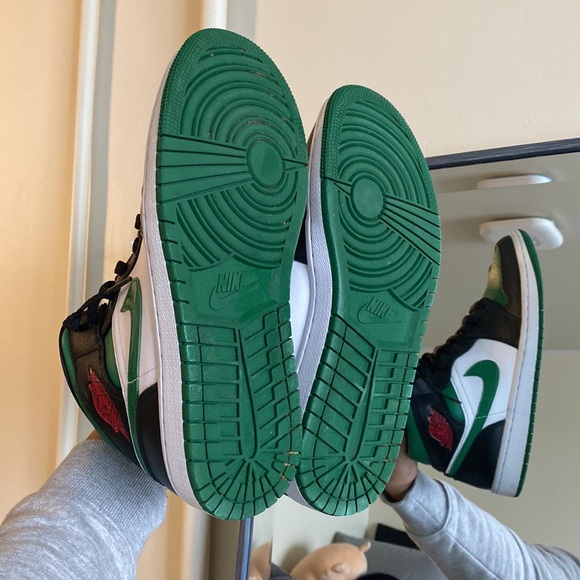 Air Jordan 1 Mid “Black Pine Green”